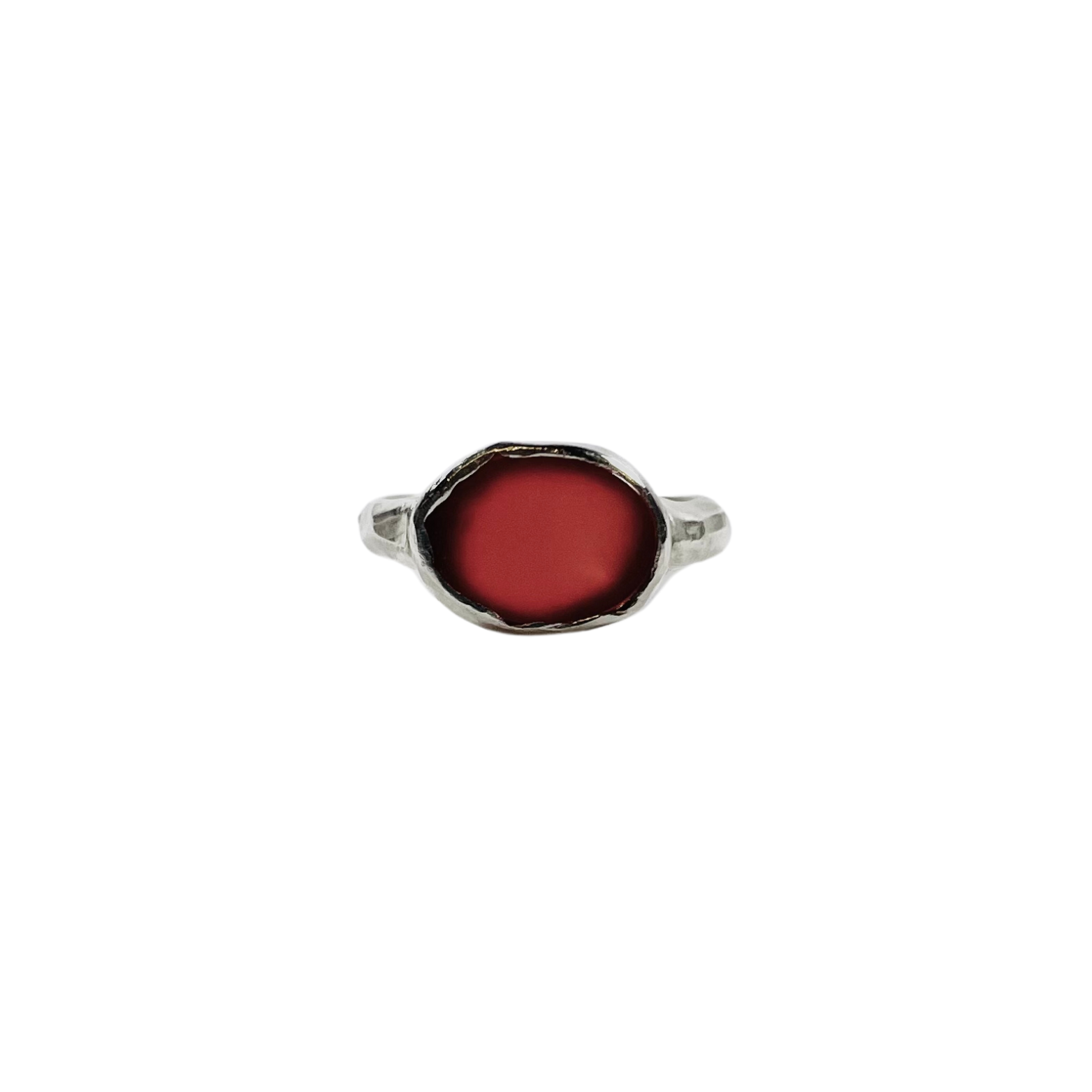 Packshot Bague Egée Cornaline en vermail par la créatrice Louise Vurpas pour Bijouterie Fine