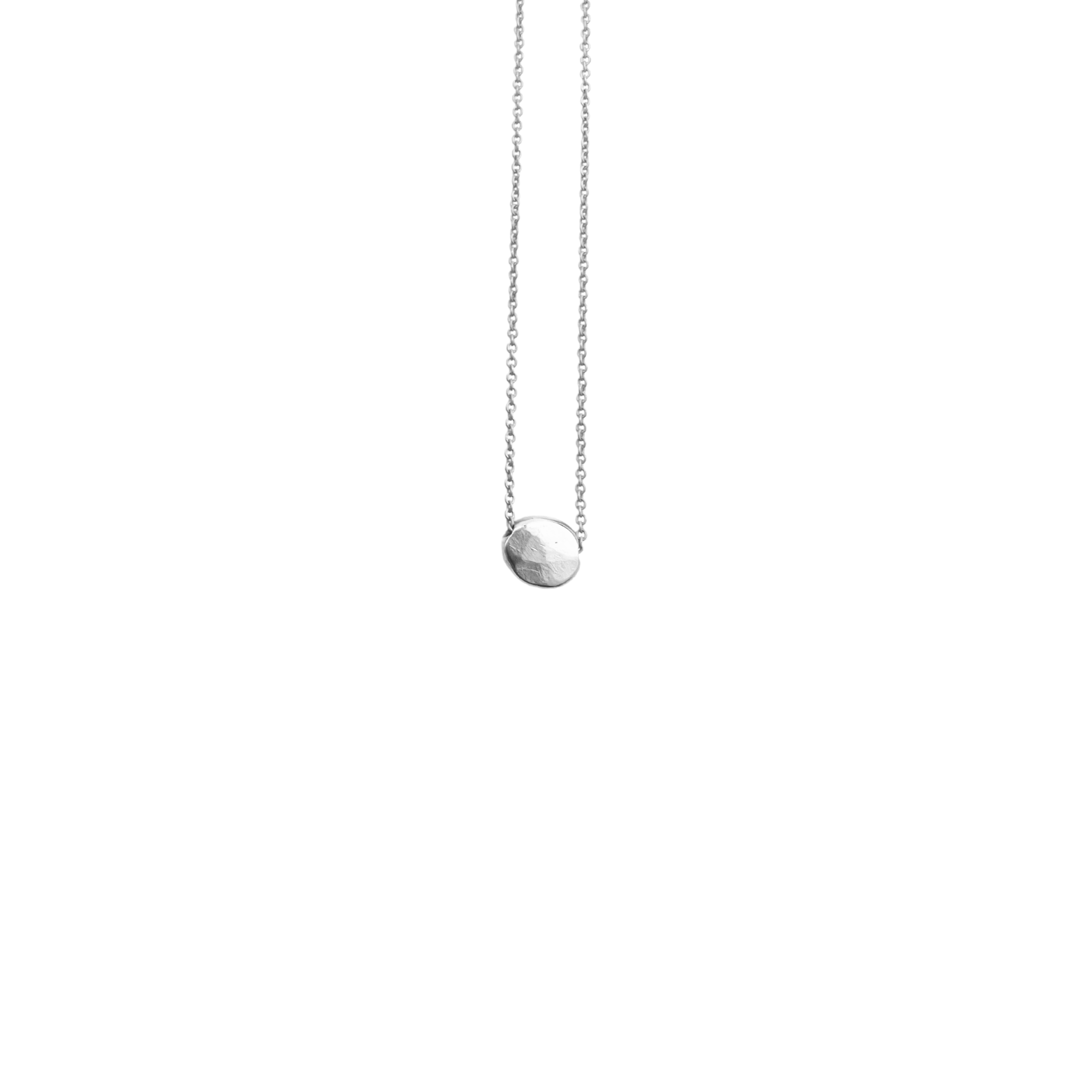 Packshot Collier Granaille en argent par la créatrice Louise Vurpas pour Bijouterie Fine