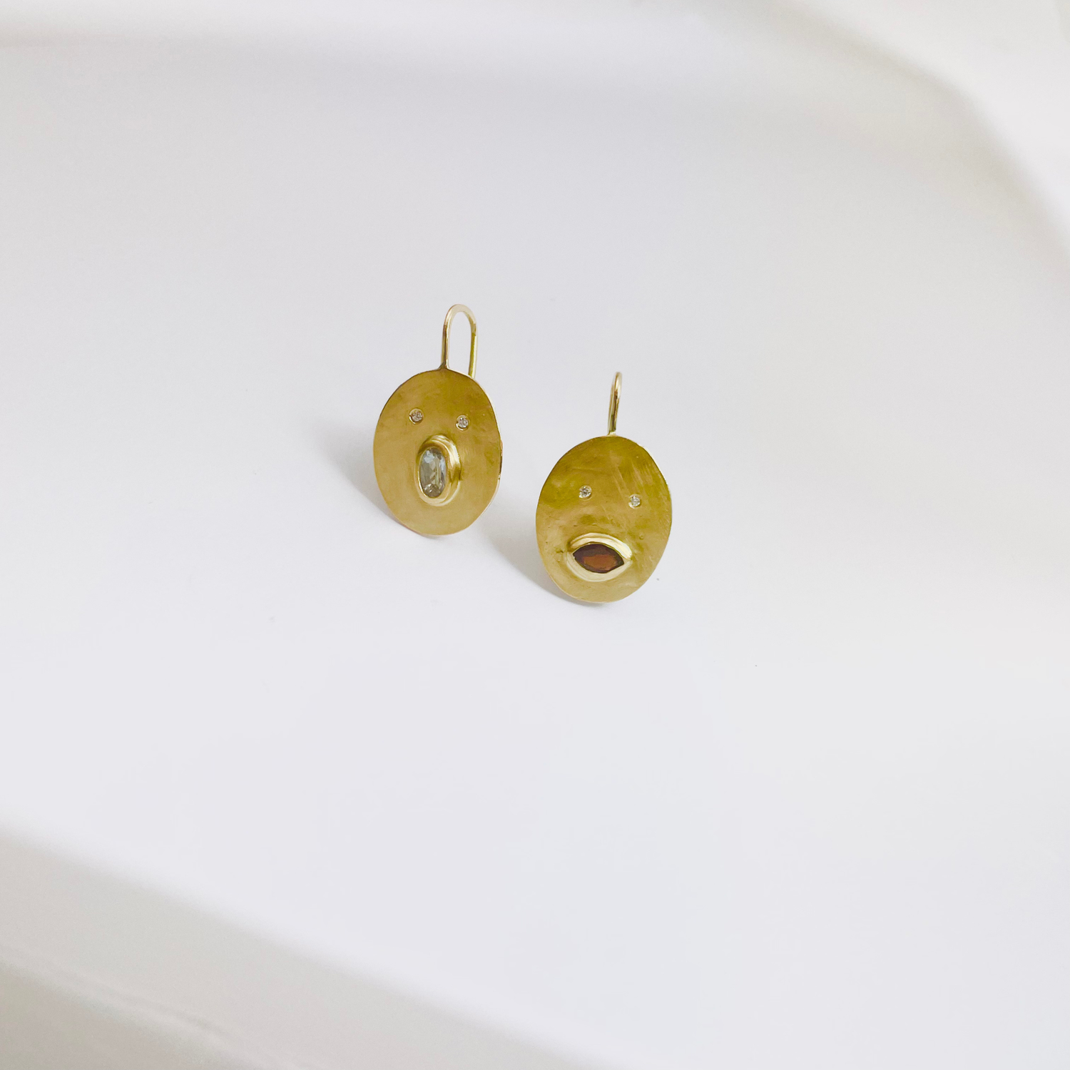 Dormeuses Anémone Diamants et Saphirs - Or 750/1000